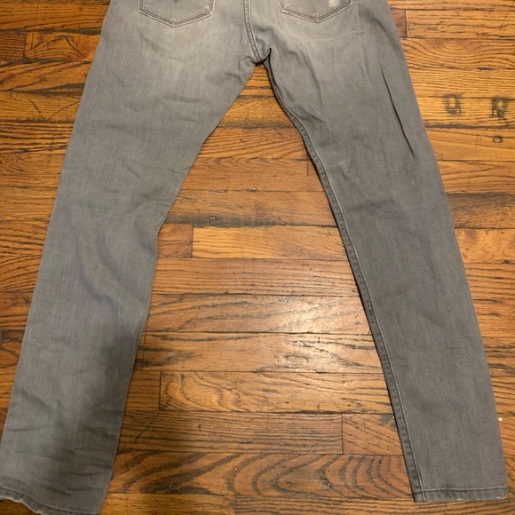 Vintage grey Levi’s with hole in the knee - Picture 4 of 4